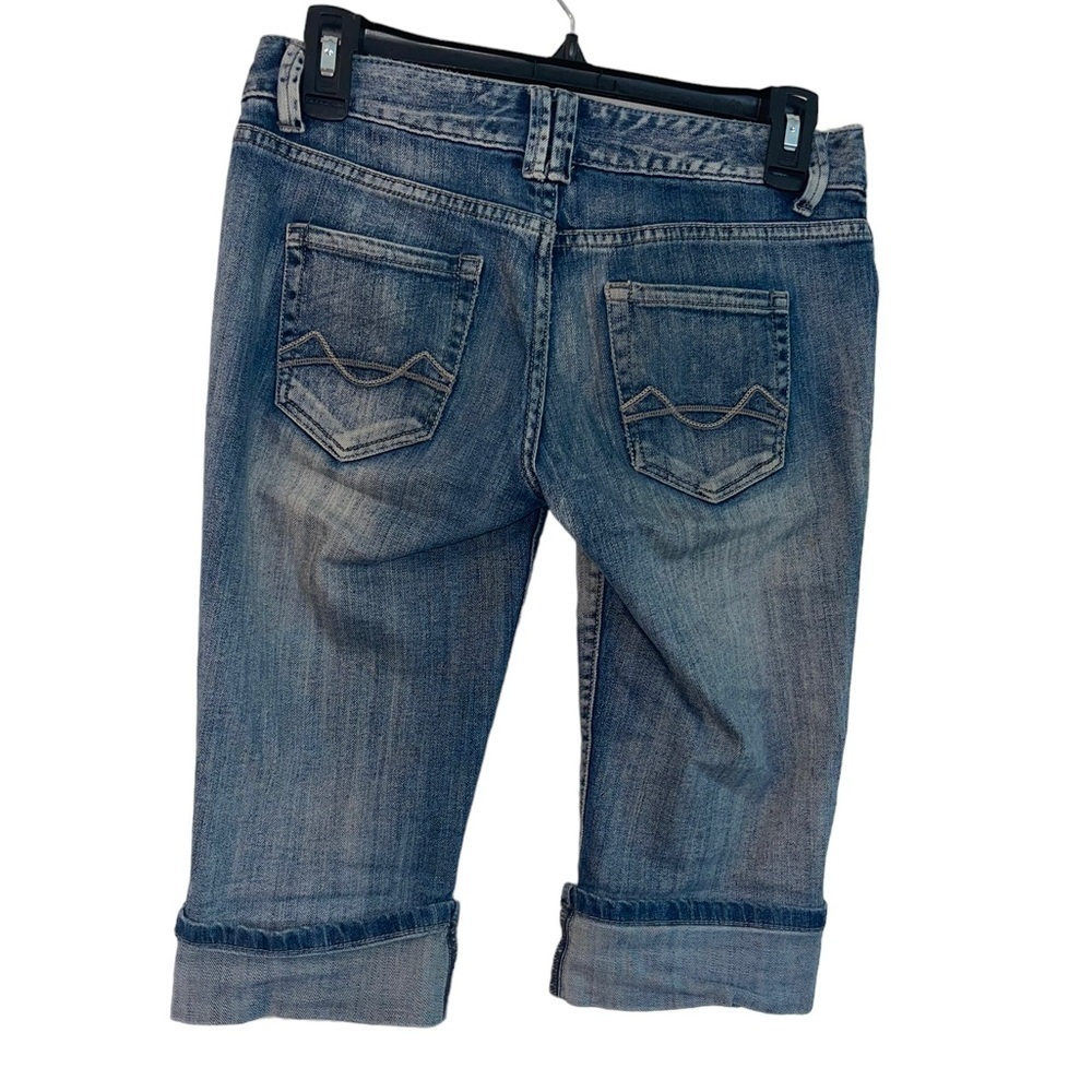 Mossimo Supply Bermuda Capri, slightly distressed coloring. Size3 GUC